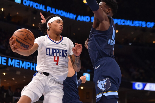 爱游戏体育-76人力克快船，莫兰特带队取胜