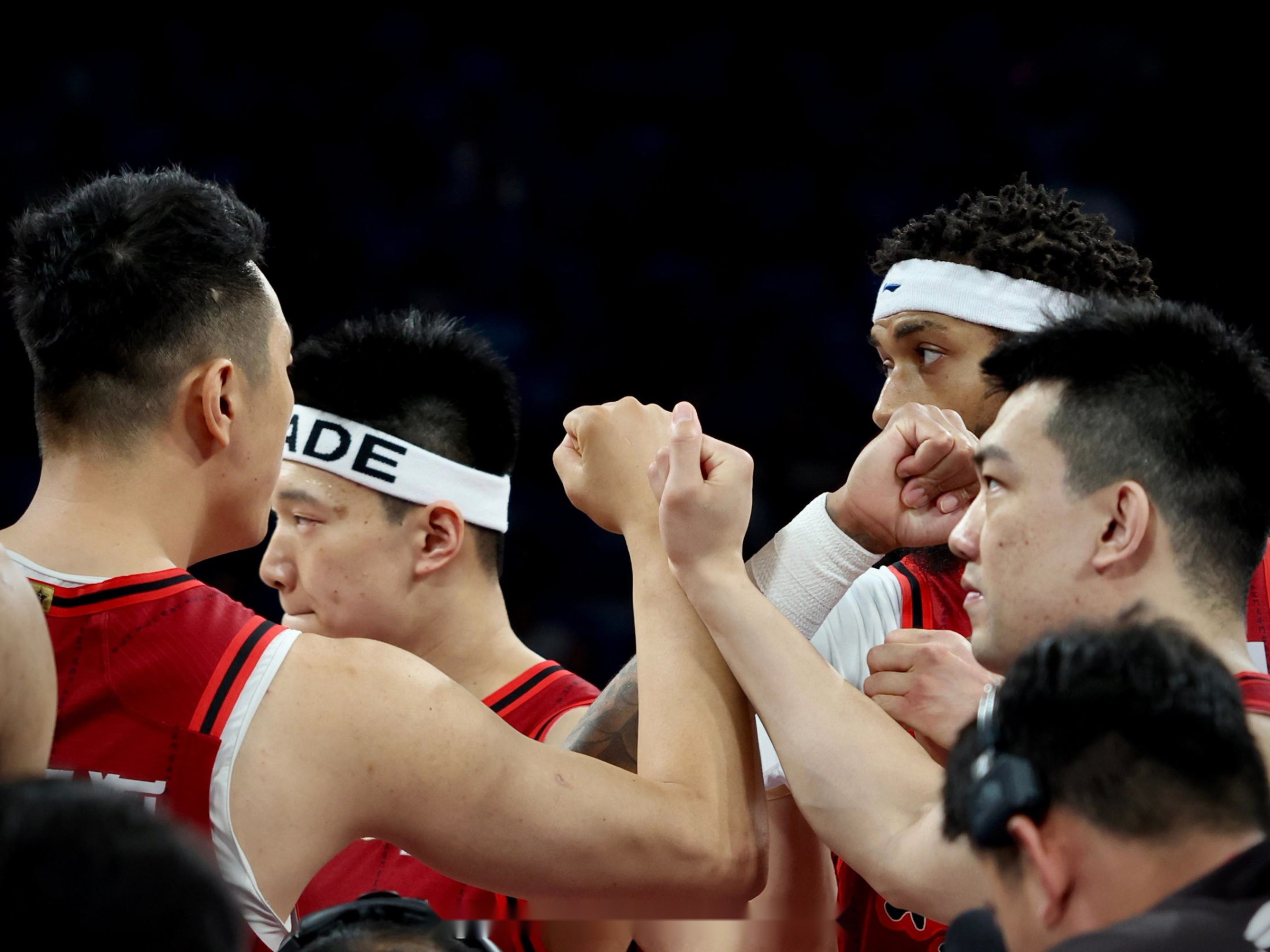 爱游戏APP-北京队完胜勇士，郭艾伦关键制胜