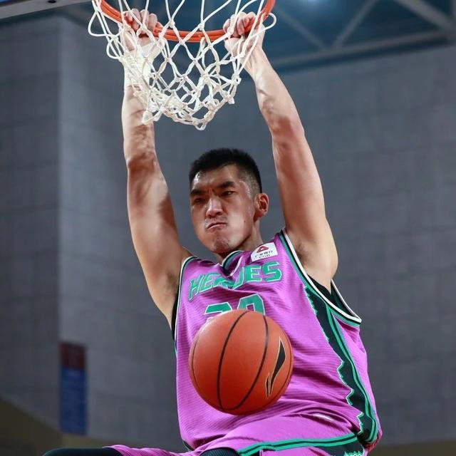 爱游戏娱乐-四川队鏖战天津队，陶汉林高光表现